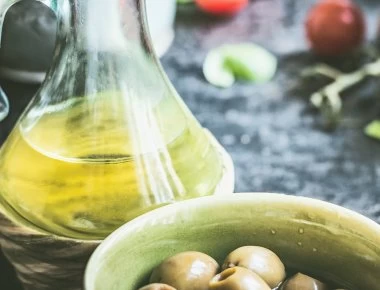 Δείτε 9 πολύ σοβαρούς λόγους να πίνετε ελαιόλαδο με άδειο στομάχι κάθε πρωί